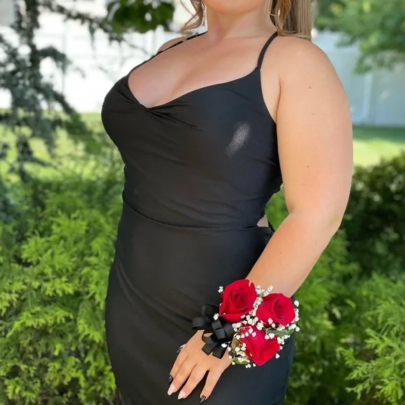 La Femme’s Prom Dress- used only once • EUC (Excellent Used Condition) Size 10 - Picture 9 of 10